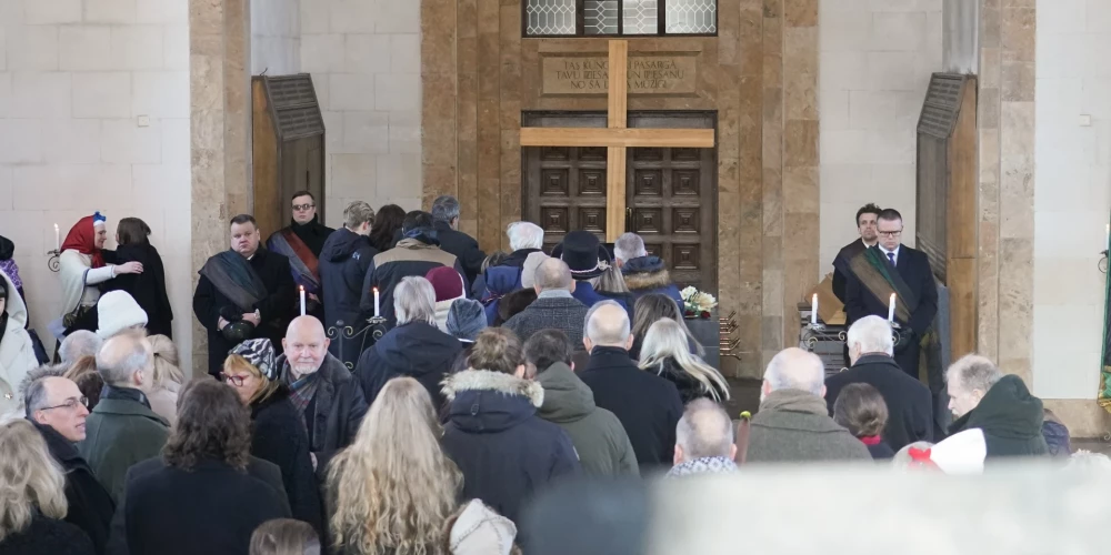 2026. gada 14. februārī Rīgas krematorijā notika atvadīšanās no viņsaulē aizgājušā folklorista Austra Graša.