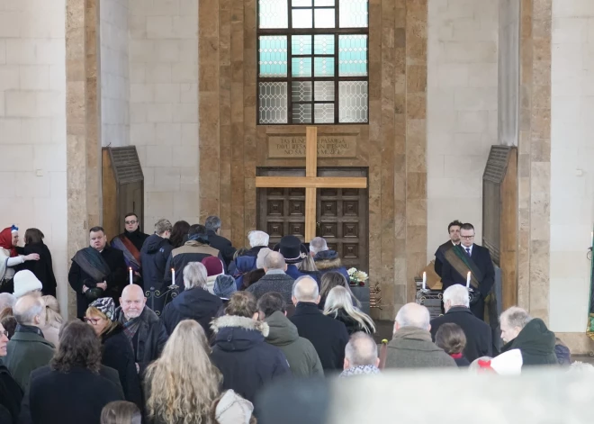 2026. gada 14. februārī Rīgas krematorijā notika atvadīšanās no viņsaulē aizgājušā folklorista Austra Graša.