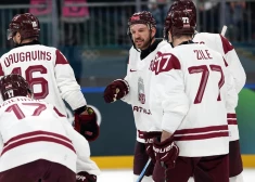 Olimpisko spēļu 9.diena: Latvijas hokeja izlase noslēgs grupu cīņas, biatlonistiem starts iedzīšanā