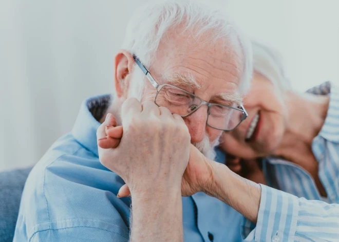 Omītei 85 vecumā jaunas attiecības... Iveta: "Pansionātu vadība pret pāriem ir atsaucīga"