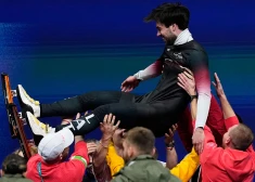 Roberts Krūzbergs Latvijai atnesis pirmo medaļu olimpisko spēļu šorttreka sacensībās (foto: Scanpix / AP)