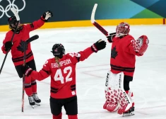 Kanādas un Šveices dāmas iekļūst olimpiskā hokeja turnīra pusfinālā