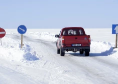 В Эстонии доступны  три "ледовые дороги" между островами: что нужно знать водителям, чтобы проехаться прямо по Балтийскому морю