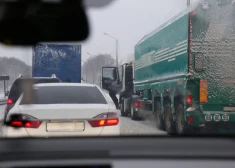Uz Ķekavas apvedceļa notikusi smaga avārija - sadūrušies astoņi auto, satiksme pilnībā bloķēta abos virzienos 