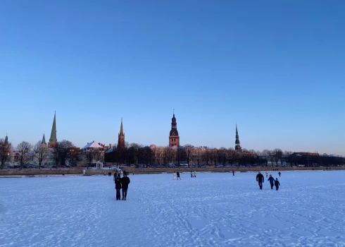 Latvijas galvaspilsētas iedzīvotājiem elektrības rēķinu apmaksa ir daudz smagāks finansiāls slogs nekā rietumeiropiešiem.