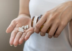 "Мы не мусорная корзина": латвийский инфекционист о бесконтрольном приеме БАДов