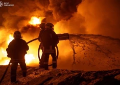 Krievijas dronu uzbrukumā Odesai cietusi dzelzceļa infrastruktūra; izcēlies plašs ugunsgrēks