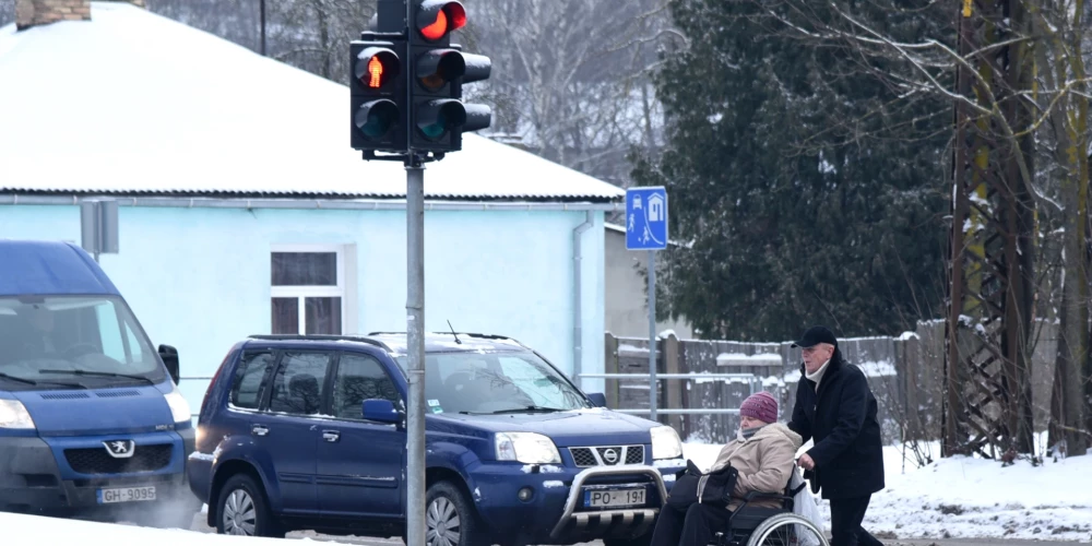 У мужчин средний размер пенсии по инвалидности составил 343,28 евро, у женщин — 331,38 евро.