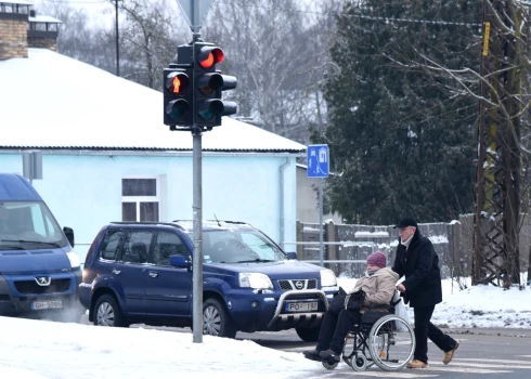 У мужчин средний размер пенсии по инвалидности составил 343,28 евро, у женщин — 331,38 евро.