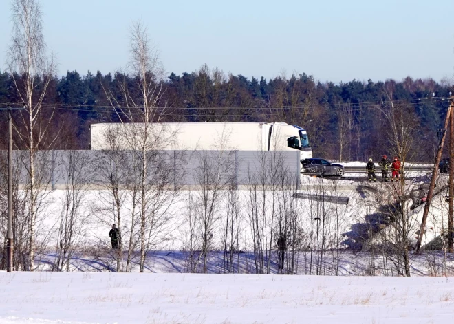 Подробности ДТП с участием восьми машин под Кекавой: на месте работают оперативный штаб и Национальные вооруженные силы