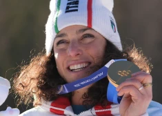 Itāliete Brinjone izcīna savu otro zeltu Milānas un Kortīnas olimpiskajās spēlēs