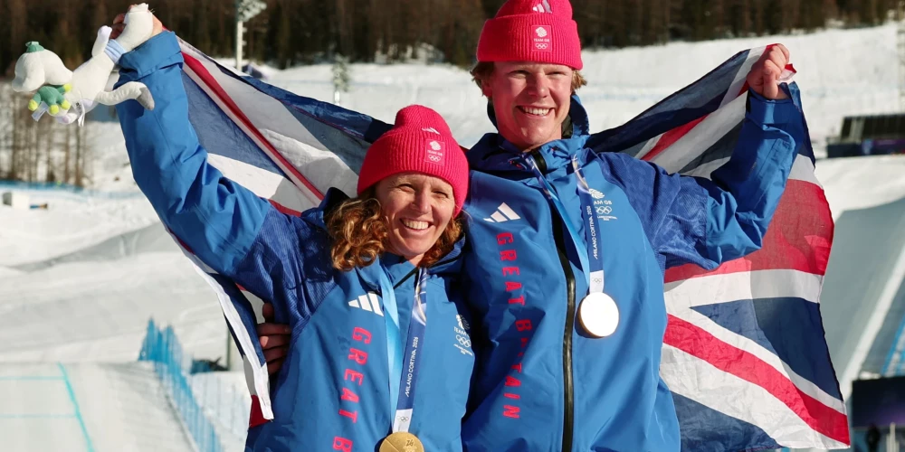 Lielbritānijas duets Hjū Naitingeils un Šarlote Benksa.