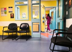 5 из 13 не пришли на прием: в Латвии пациенты сами удлиняют очереди, раздраженные медики уходят из госпрограммы