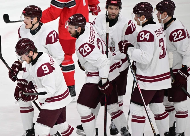 Cīņa līdz pēdējai minūtei, bet ripa vārtos nelido – Latvijas hokejisti zaudē Dānijai