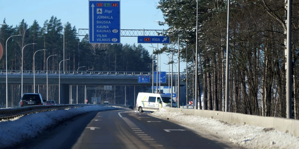 Vakar notika avārija Ķekavas apvadceļa posmā starp Baložiem un Rīgas apvedceļu