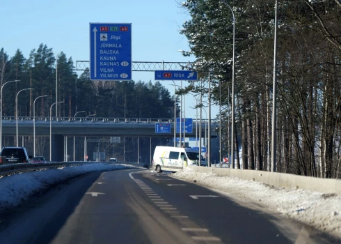 Vakar notika avārija Ķekavas apvadceļa posmā starp Baložiem un Rīgas apvedceļu