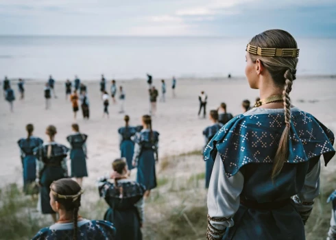 6500 jaunieši no vairāk nekā 200 Latvijas deju kolektīviem.