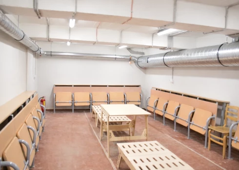 Jelgavā, Latvijas Biozinātņu un tehnoloģiju universitātes Meža un vides zinātņu fakultātes pagrabstāvā, ieguldot vairāk nekā 120 000 eiro, izveidota pilnībā aprīkota patvertne ar nepieciešamības gadījumā izvietot līdz pat 220 cilvēkiem.