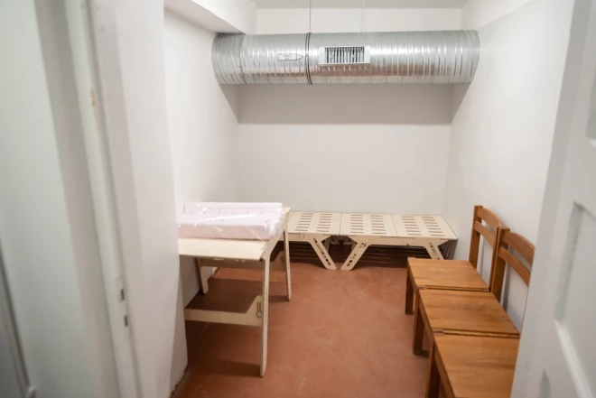 Jelgavā, Latvijas Biozinātņu un tehnoloģiju universitātes Meža un vides zinātņu fakultātes pagrabstāvā, ieguldot vairāk nekā 120 000 eiro, izveidota pilnībā aprīkota patvertne ar nepieciešamības gadījumā izvietot līdz pat 220 cilvēkiem.