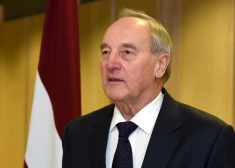 "Ищем врагов там, где их нет": экс-президент считает, что вопрос гражданства нужно было решать иначе