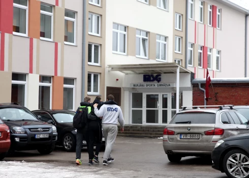 Единственная спортгимназия в прямом подчинении государства просит вложений.