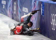 Šorttrekists Reinis Bērziņš sāpīgi krīt un netiek ceturtdaļfinālā 500 metru distancē