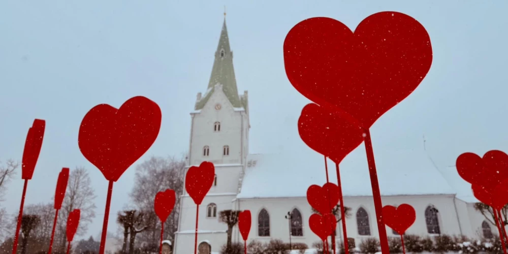 Valentīndienas noskaņā Dobeles centrs pārtapis par Siržu laukumu.