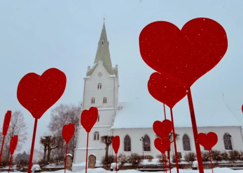 Valentīndienas noskaņā Dobeles centrs pārtapis par Siržu laukumu.
