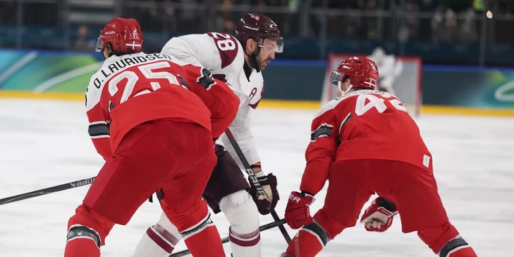 Zemgus Girgensons uzbrukumā pret Dānijas izlasi.