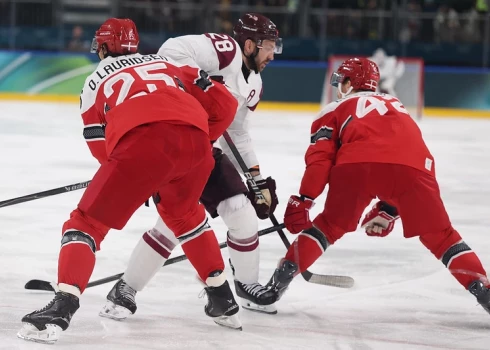 Zemgus Girgensons uzbrukumā pret Dānijas izlasi.