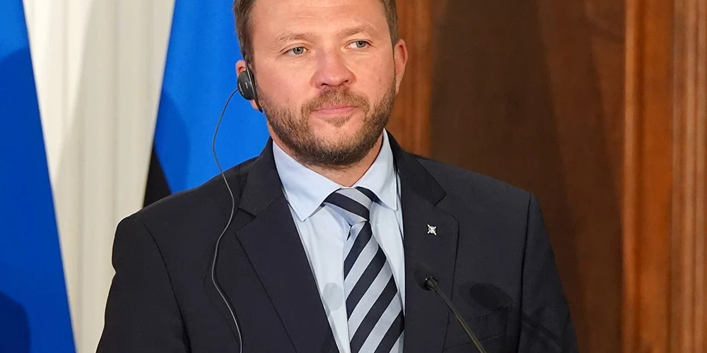 Cahkna norāda, ka Igaunija un pārējās Baltijas valstis jau tagad aizsardzībai atvēl aptuveni 5% no sava IKP.