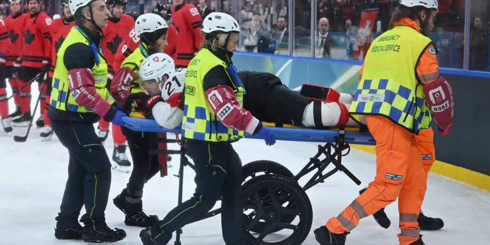 Kevins Fiala nespēja pamest laukumu paša spēkiem.