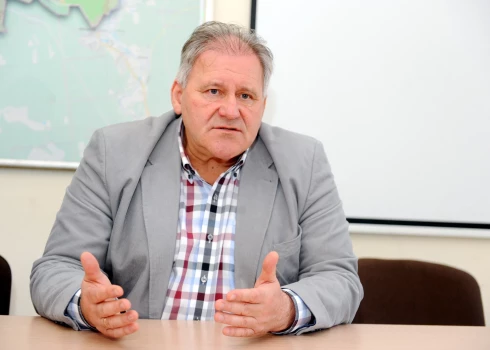 Izmeklēsana notiek par darījumiem uzņēmumā laikā no 2000. līdz 2025. gadam. Šajā laikā SIA ''Jelgavas nekustamā īpašuma pārvaldi'' vadīja Juris Vidžis.