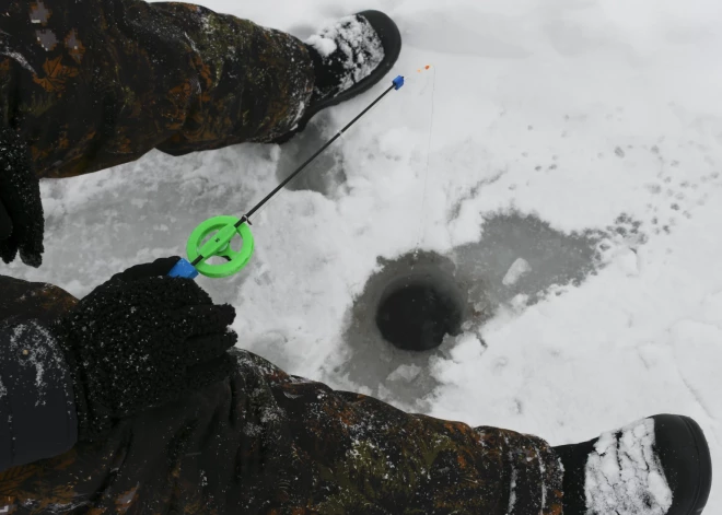 Жители Латвии и Эстонии решили померяться выловленной рыбой на своем общем озере