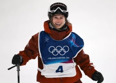 Kanādiete izcīna zeltu frīstaila slēpošanā "Big Air" disciplīnā, liedzot ķīnietei aizstāvēt savu titulu