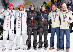 Komandu sacensībās tramplīnlēkšanā ar slēpēm uzvaru izcīna Austrijas sportisti