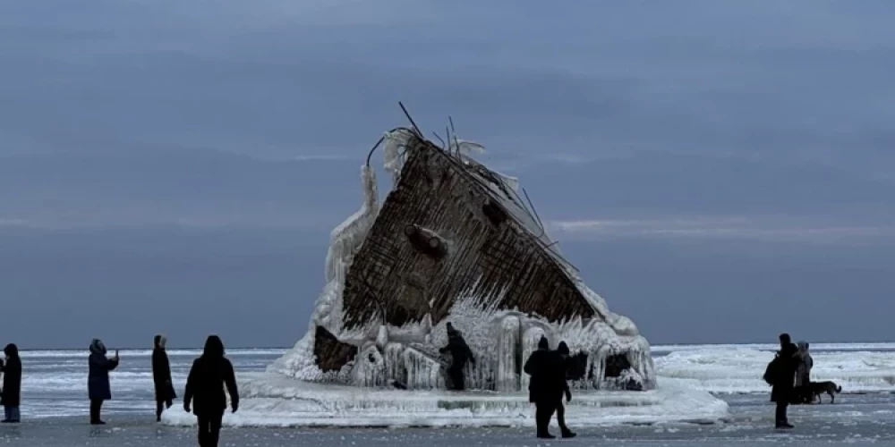 Прогулка по люду к затонувшему кораблю - крайне опасна!