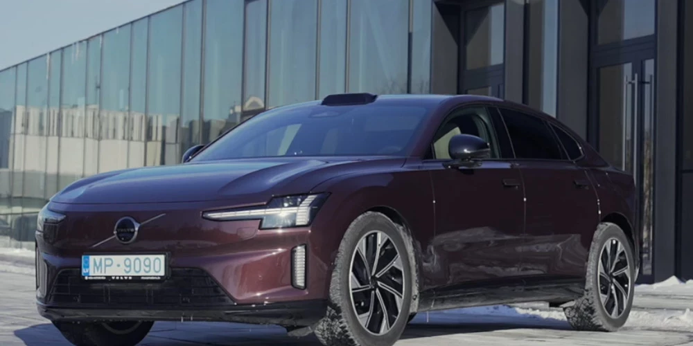 Vienmotora versijā Volvo ES90 ir klasiskā piedziņa un 333 zirgspēki.