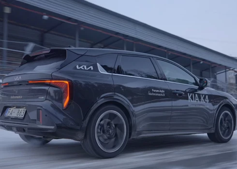 KIA K4 arī pieklājīgi brauc, tam ir samērīgs degvielas patēriņš.