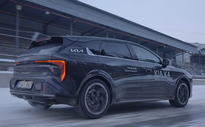 KIA K4 arī pieklājīgi brauc, tam ir samērīgs degvielas patēriņš.