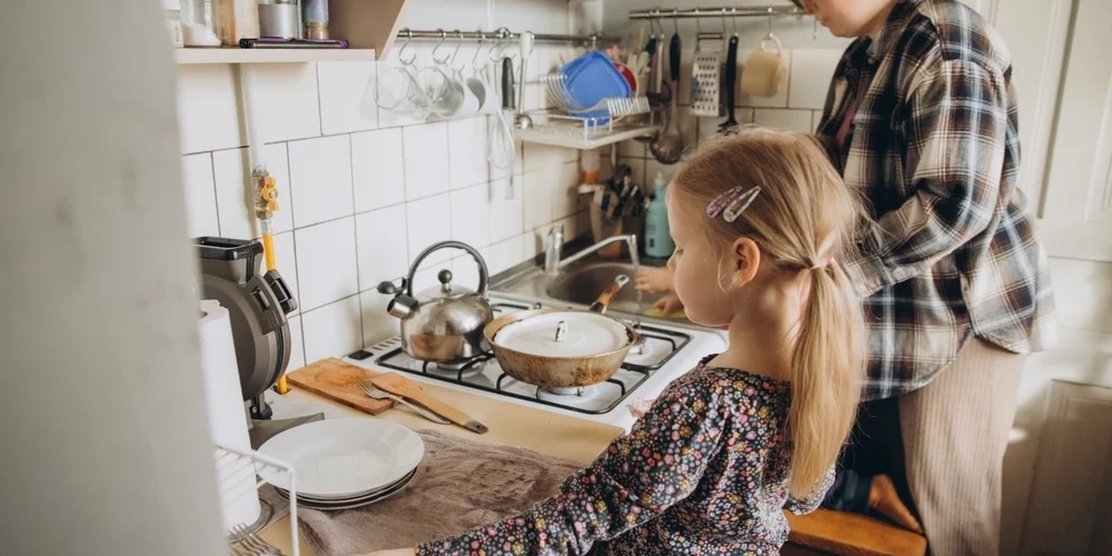В Латвии декрет может заметно уменьшить будущую пенсию женщины.