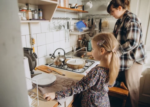 В Латвии декрет может заметно уменьшить будущую пенсию женщины.