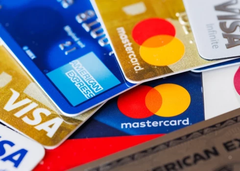 Lielbritānijas bankas vēlas paātrināt analoga izveidi maksājumu sistēmām "Visa" un "Mastercard".