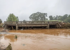 Tūkstošiem mājsaimniecību bez elektrības: Jaunzēlandē plosās spēcīga vētra
