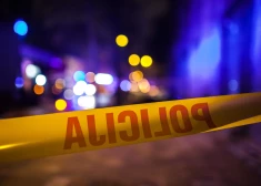 Grīziņkalnā dzīvoklī atrasts vīrieša līķis ar durtu brūci; aizturēta viņa dzīvesbiedre