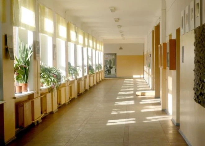 Ūdensvada avārijas dēļ otrdien pārtrauktas mācības Rīgas Jāņa Šteinhauera vidusskolā