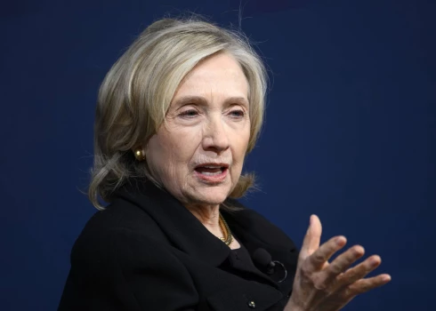 Bijusī ASV valsts sekretāre Hilarija Klintone aicinājusi Trampa administrāciju publicēt visus Epstīna failus.