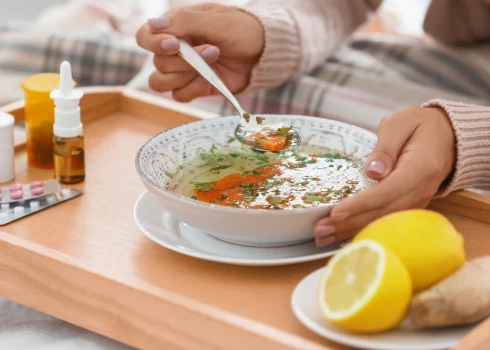 Хотя куриный суп часто считают «бабушкиной сказкой», исследования показывают, что он может приносить реальную пользу.