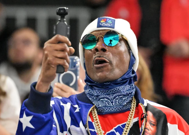 Snoop Dogg izbauda laiku ziemas olimpiskajās spēlēs Milānā-Kortīnā.