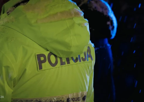 Augšdaugavas novadā par zādzību no vasarnīcas aiztur divus vīriešus. 